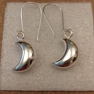 Adorable silver moon earrings